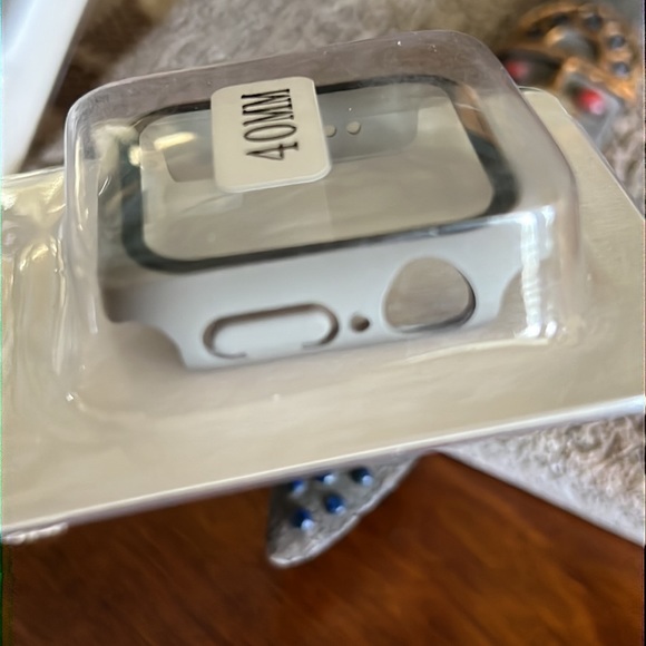 Grey silicone band and screen protector for Apple Watch. 40mm - Picture 4 of 4